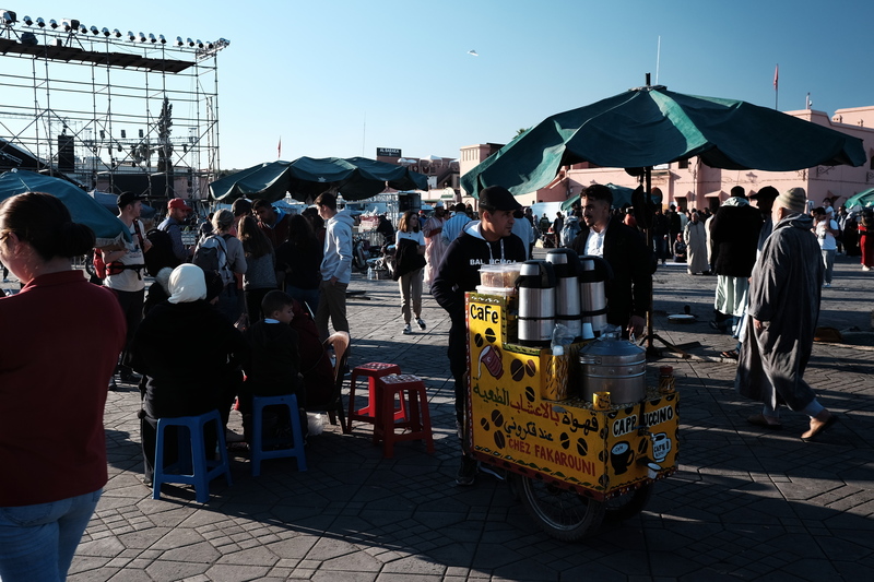 A Marrakech, sur la place Jemaa el Fna, où se prépare un concert de Maître Gims