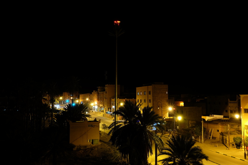Vue nocturne de la terrasse de notre hôtel Les Jardins de Ouarzazate