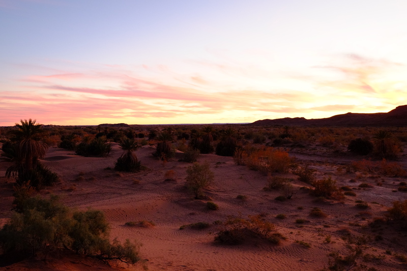 Après avoir planté nos tentes, nous profitons du beau couché de soleil