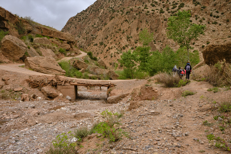 Nous ressortons par un petit pont
