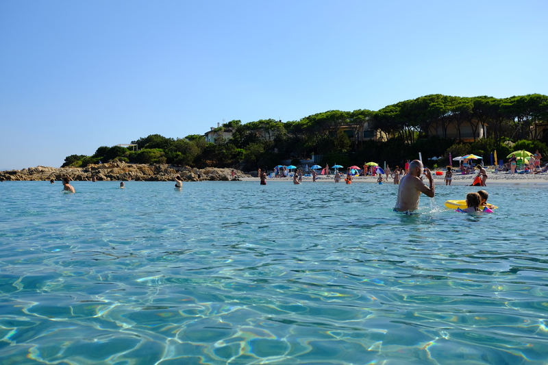 La plage à moins de 100m du camping