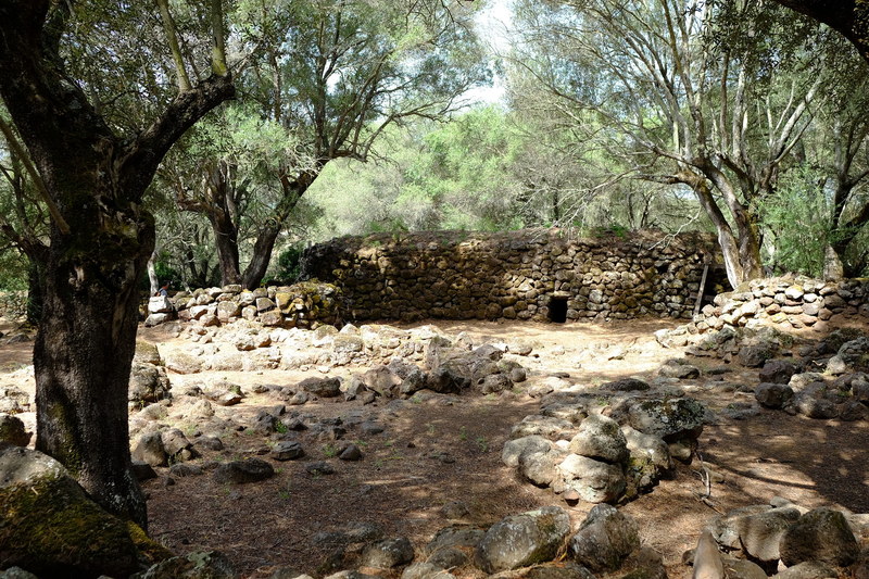 Ainsi que son village à 200m de là