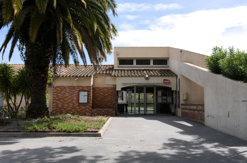 Arrivés à la gare d'Argelès-sur-Mer