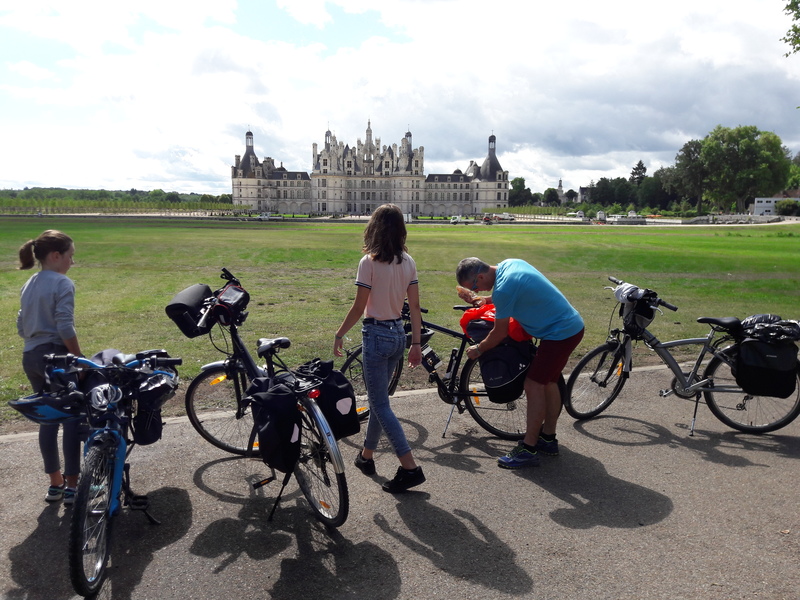 Le lendemain, nous partons visiter le château de Chambord, à 6km du camping