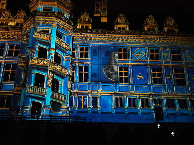 Spectacle de sons et lumières dans l'enceinte du château