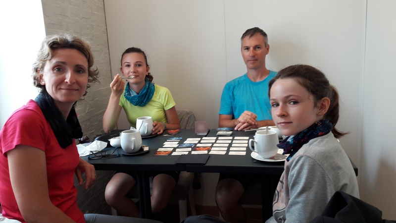 Puis on se console et se réchauffe dans un salon de thé en attendant que la pluie cesse