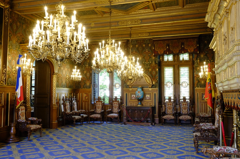 Une des salles richement décorées de l'ancienne mairie