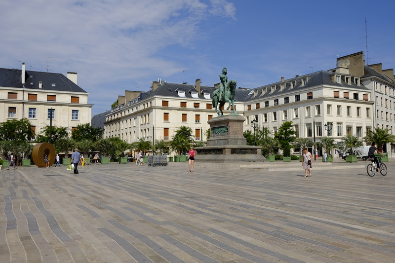 La place Jeanne d'Arc
