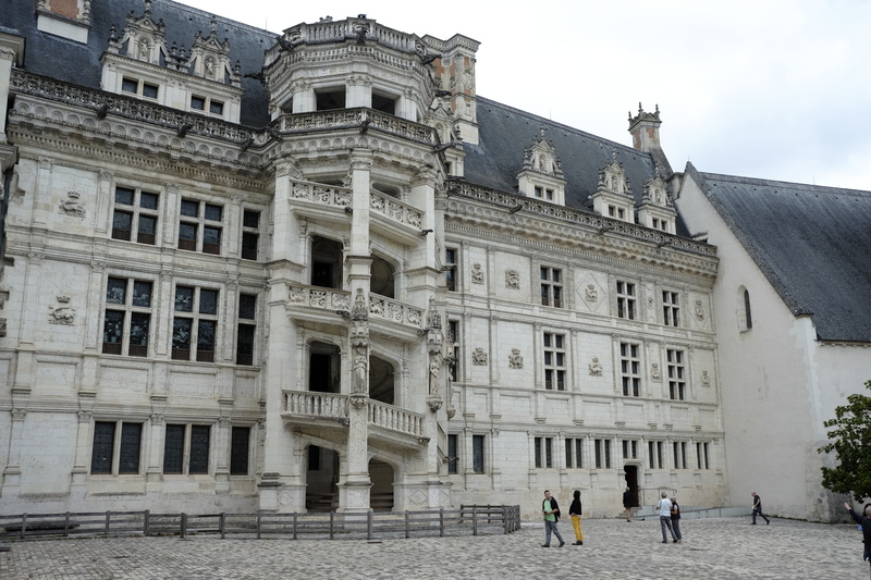 L'après-midi, nous visitons le château royal. Voici l'aile François 1er
