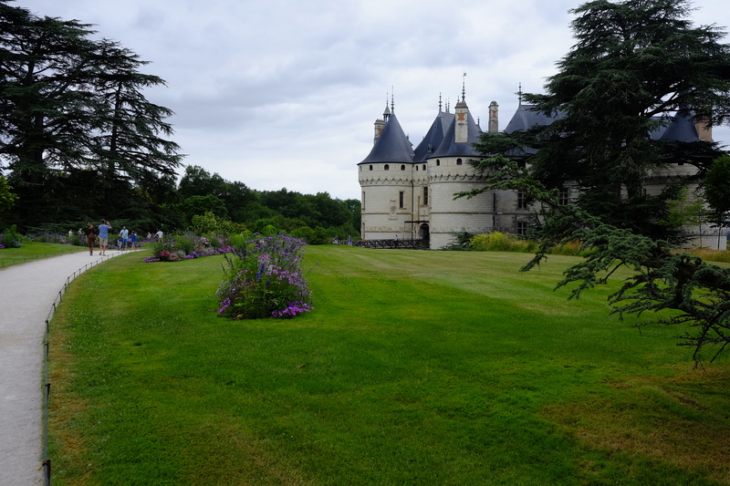 Le château de Chaumont-sur-Loire. Nous prenons un ticket pour visiter les jardins internationaux et le château