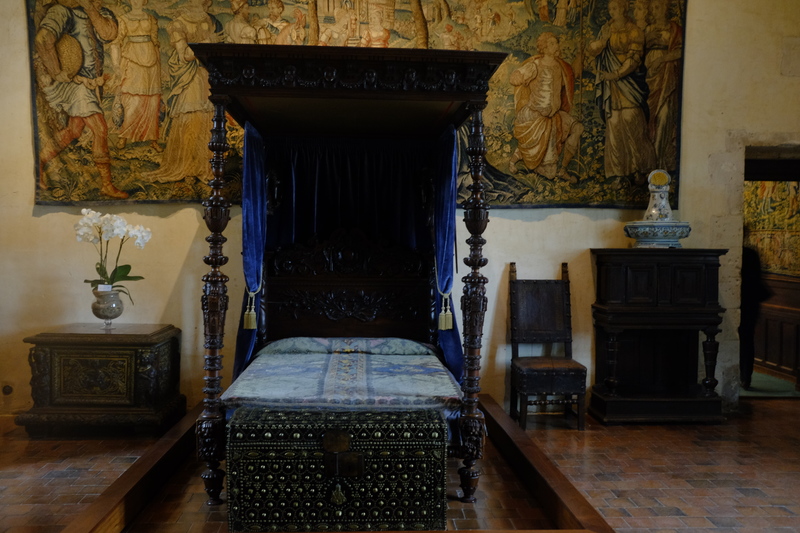 C'est l'averse. Nous sommes trempé. Nous visitons alors le château, tranquillement, à l'abri
