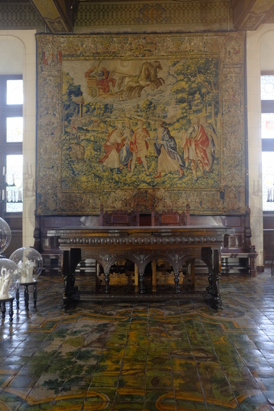 Il est décoré avec les fournitures de l'époque