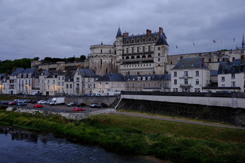 Le château royal d'Amboise vue du pont de l'Île d'Or