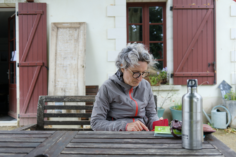 Goûter à une maison d'éclusier sur le canal, restauré en un gîte-étape