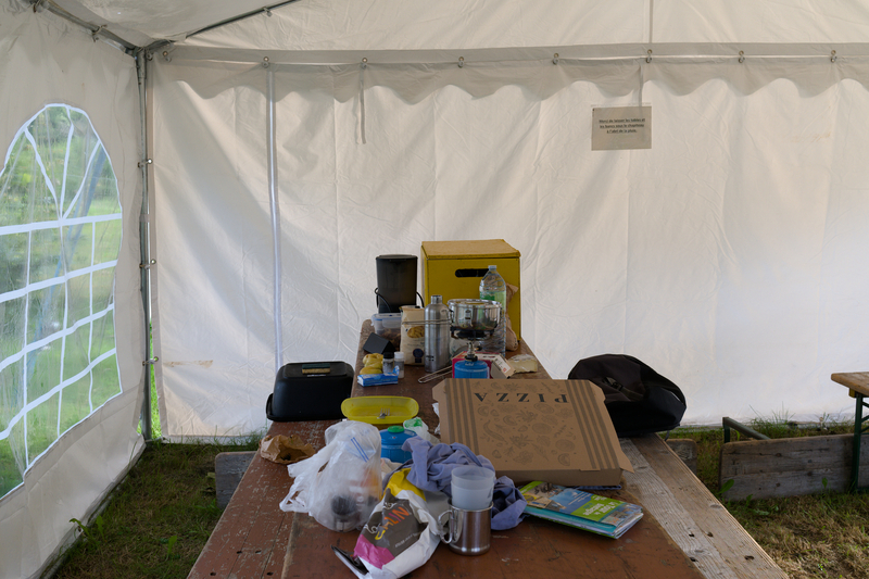 Dîner au camping de Hennebont sous une tonnelle