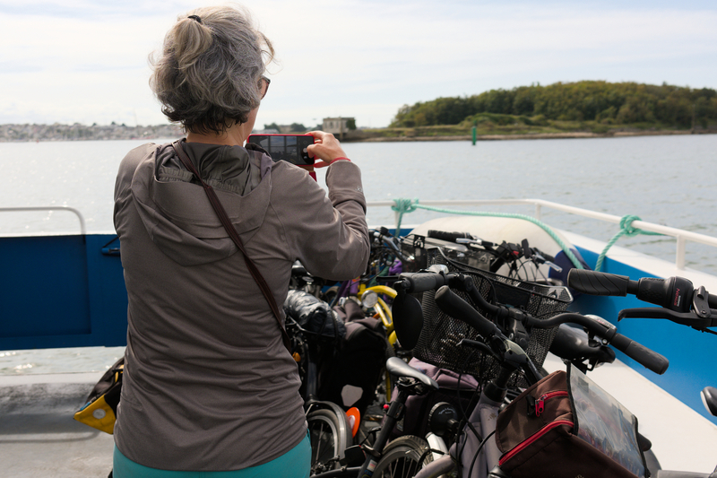 On traverse l'estuaire par bateau