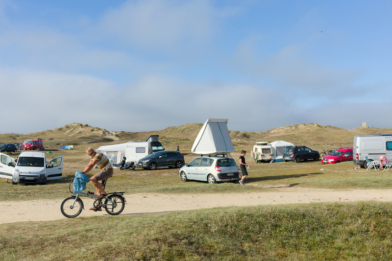 Le camping donne directement sur la plage