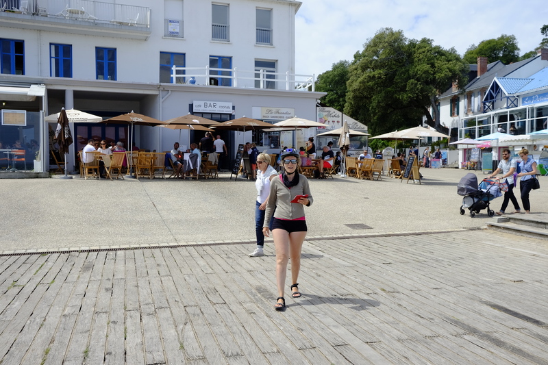 'Il faut revenir au camping, les filles ont faim !'