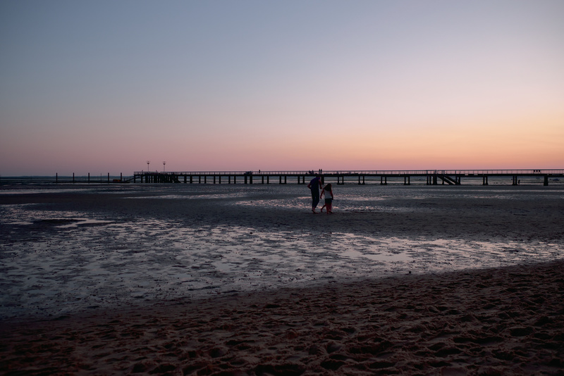 De retour en vélo à Andernos-Les-Bains, nous nous arrêtons sur la plage pour profiter du feux d'artifice du 14 Juillet