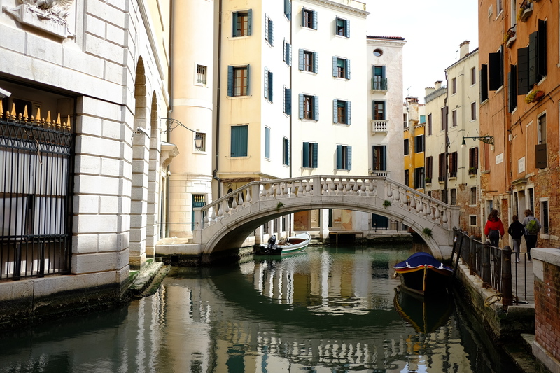 Après l'opéra, nous nous plaisons à nous perdre dans des petites rues de Venise