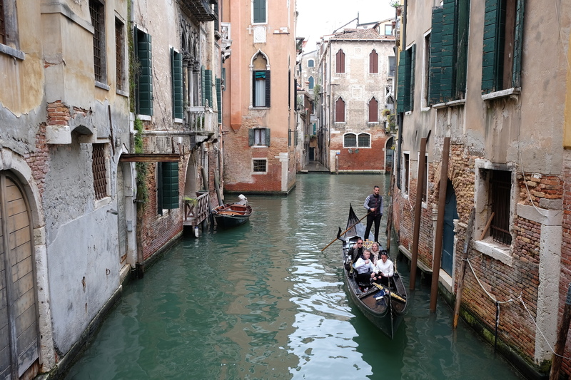 Une des fameuses condoles de Venise pour le plaisir des touristes