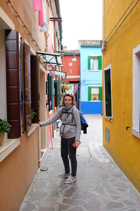 On emprunte des petites ruelles à l'écart des zones trop touristiques