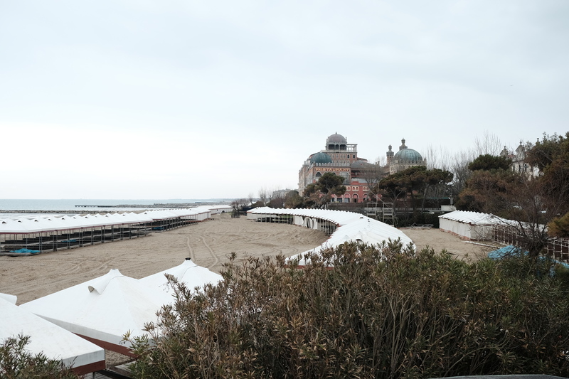 Le Lido est réputée pour sa jetset. Voici un des nombreux palaces de l'île