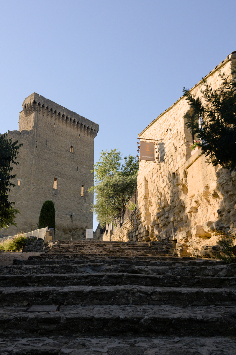 Visite de Châteauneuf-du-Pape. Nous y dînerons même