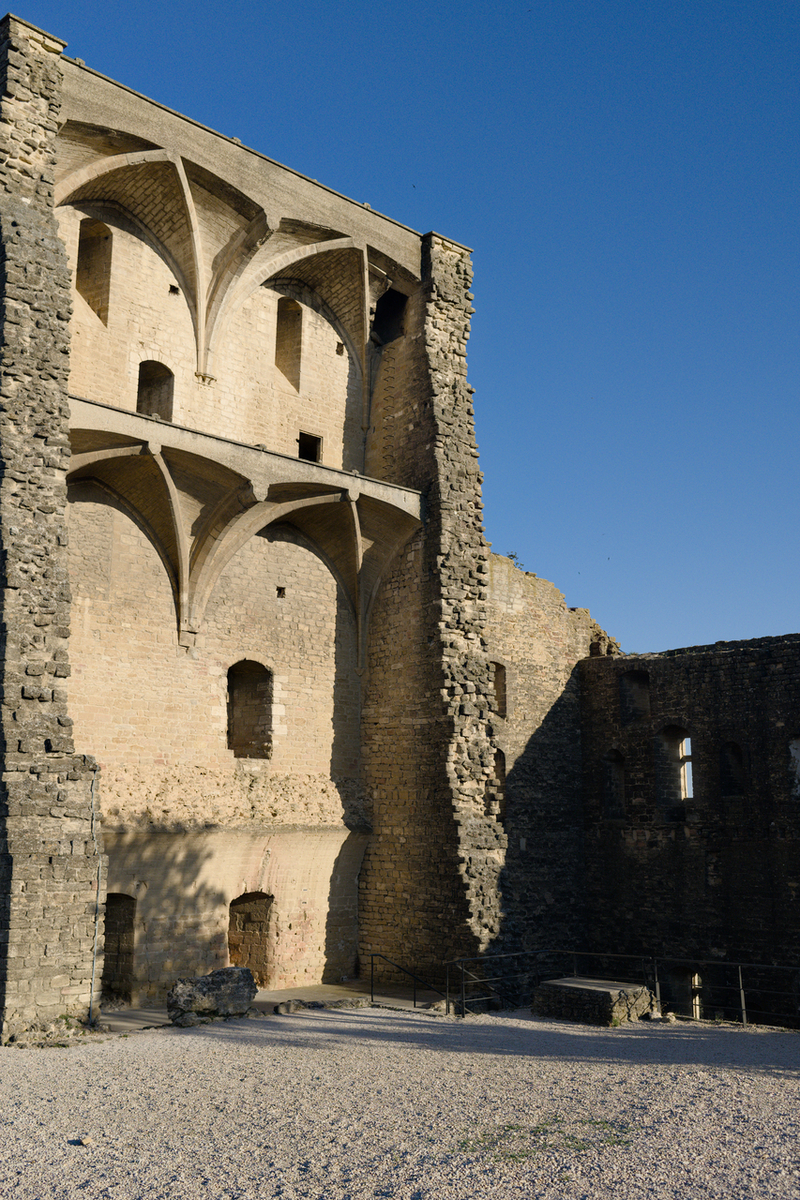 De ce qu'il reste du Château des Papes