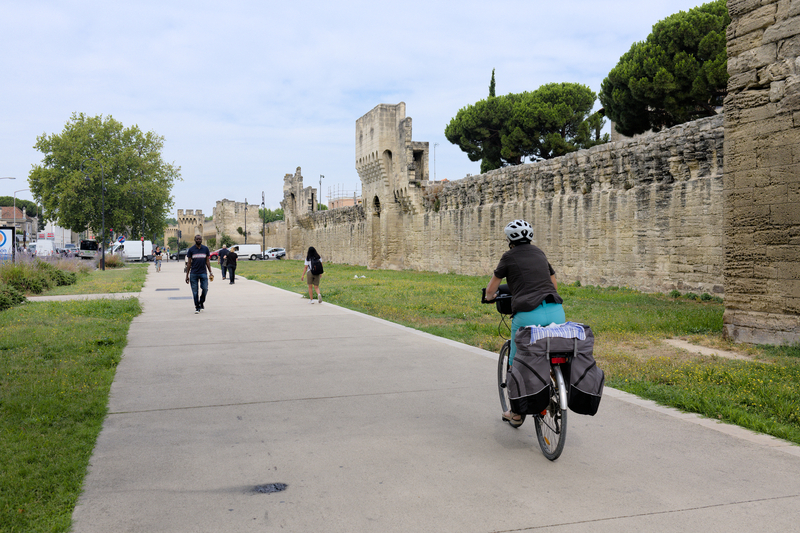Avec ses remparts
